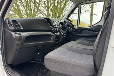 Iveco Daily 35C14 Toolpod Tipper - Rear Camera 16