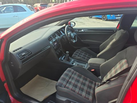 Volkswagen Golf GTI LAUNCH 10