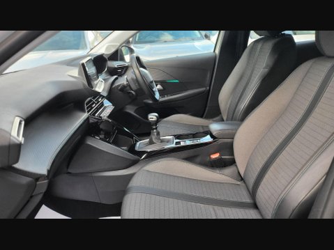 Peugeot 208 PURETECH ALLURE S/S 29