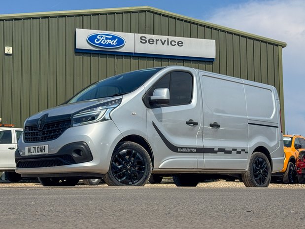 Renault Trafic SWB L1H1 [SOLD CR] Low Roof Black Edition SL28 Air Con Nav Sensors EURO 6 N 1