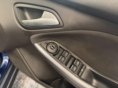 Ford Focus 1.6 TDCi Titanium Euro 5 (s/s) 5dr 22