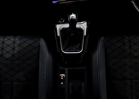 Volkswagen T-Roc 1.5 T-Roc R-Line TSI Semi-Auto 5dr 21