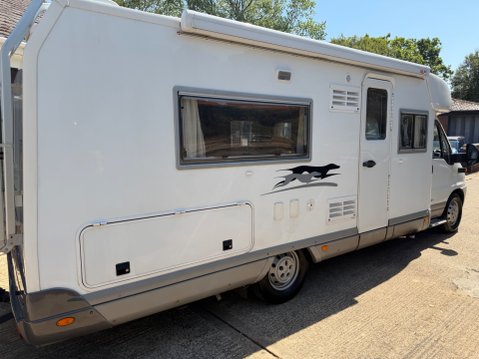Laika Evovip R718 FIXED BED 4 BERTH LOW PROFILE COACH BUILT MOTORHOME 32
