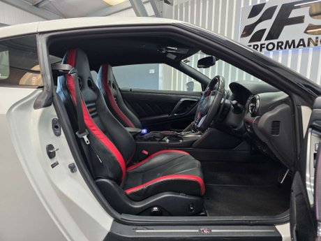 Nissan GT-R 3.8 V6 Recaro Coupe 2dr Petrol Auto 4WD Euro 6 (570 ps) 19