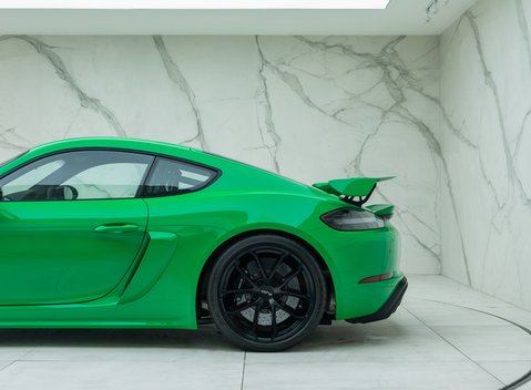 Porsche Cayman GT4 (718) 37