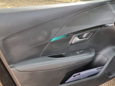 Peugeot 208 PURETECH ALLURE S/S 31