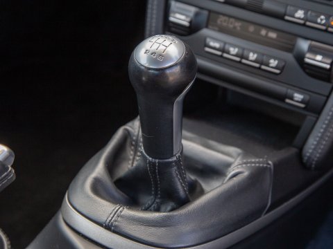 Porsche 911 CARRERA 2 38