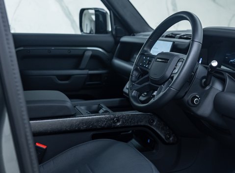 Land Rover Defender OCTA EDITION ONE 11