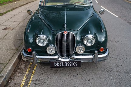 Jaguar MKII 7