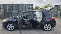 Toyota Auris 1.8 VVT-h T Spirit Hatchback 5dr Petrol Hybrid CVT Euro 5 (s/s) (136 ps) 11