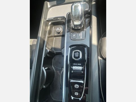 Volvo XC60 2.0h T8 Twin Engine 11.6kWh R-Design Auto AWD Euro 6 (s/s) 5dr 15