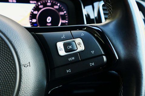 Volkswagen Golf 2.0 Golf R TSi 4Motion Semi-Auto 4WD 5dr 39