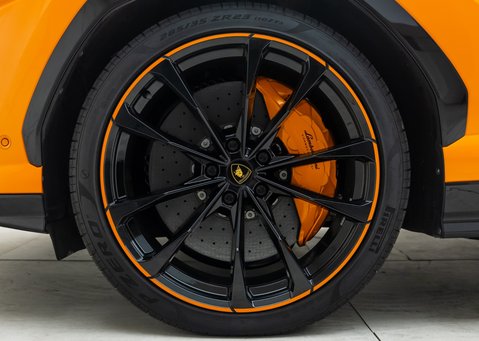 Lamborghini Urus Pearl Capsule