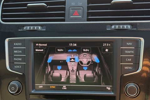 Volkswagen Golf GTD - PANORAMIC ROOF - ACC - SPORT AND SOUND PACK - CARPLAY 41