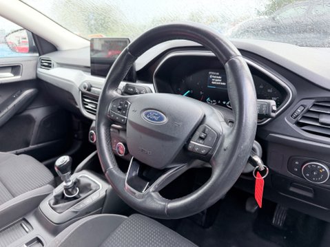 Ford Focus 1.5 ZETEC TDCI 9