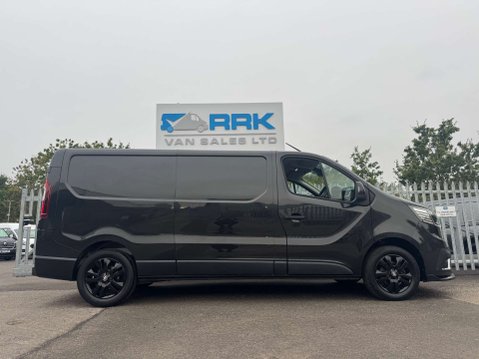 Renault Trafic 2.0 dCi Blue LL30 Sport Panel Van 5dr Diesel Manual L2 H1 Euro 6 (s/s) (130 3