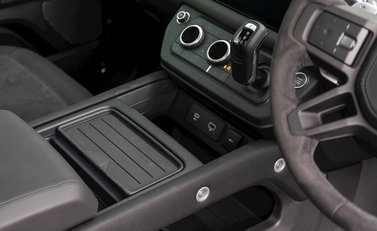 Land Rover Defender V8 19