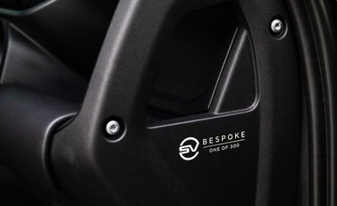 Land Rover Defender V8 18