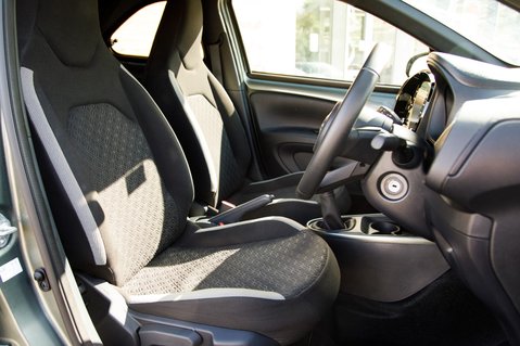 Toyota Aygo X VVT-I EDGE 24