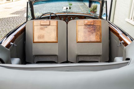 Rolls-Royce Silver Cloud III DHC Adaptation 25