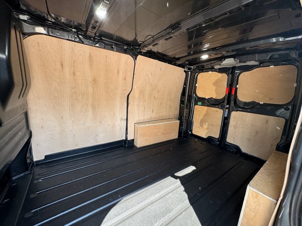 Ford Transit Custom AUTO SWB L1H1 Low Roof Limited 300 Air Con Alloys Sensors Tow Bar EURO 6 12