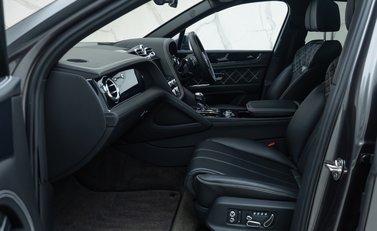 Bentley Bentayga V8 First Edition 21