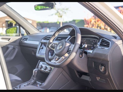 Volkswagen Tiguan 2.0 Tiguan SEL TSi 4Motion Semi-Auto 4WD 5dr 3