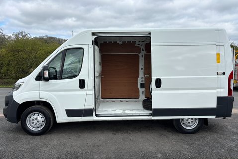 Citroen Relay 35 L2H2 Enterprise Panel Van with Tail Lift 8