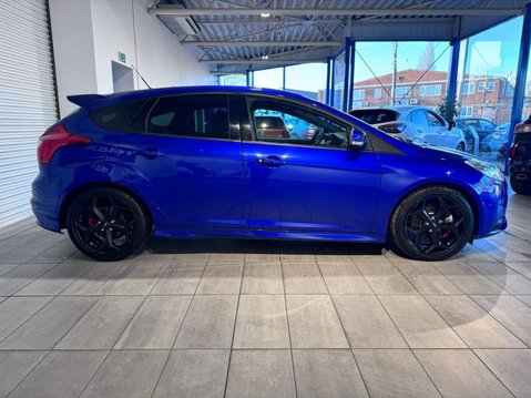 Ford Focus 2.0T EcoBoost ST-3 Euro 5 (s/s) 5dr 2