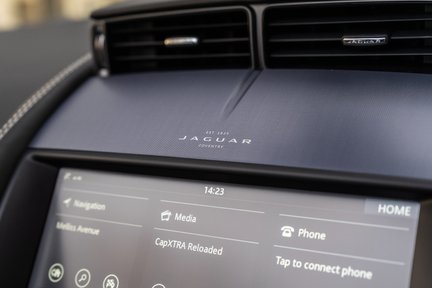 Jaguar F-Type R-Dynamic Black 25