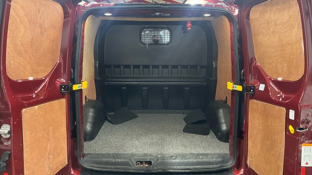 Ford Transit Custom Crew Cab SWB L1H1 Low Roof Limited 300 Air Con Alloys Sensors EURO 6 5