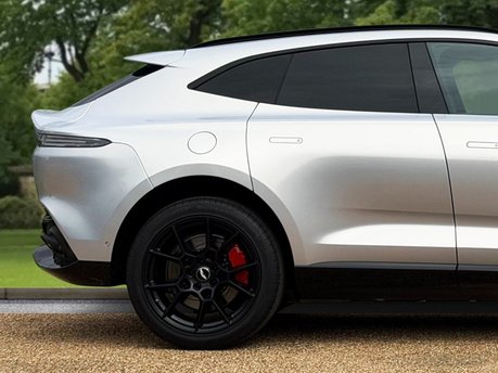 Aston Martin DBX V8 12