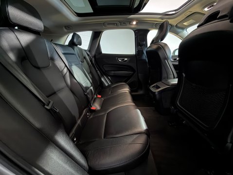 Volvo XC60 D4 MOMENTUM PRO AWD 21