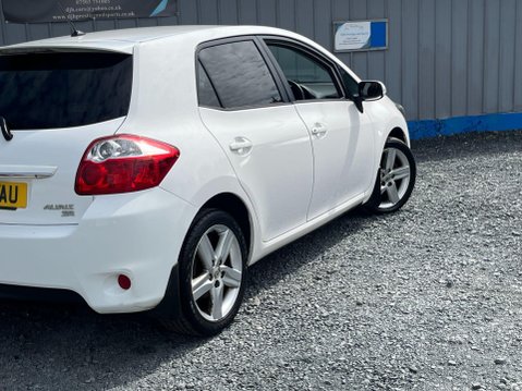 Toyota Auris 1.6 V-Matic SR Euro 5 5dr 27