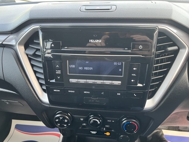 Isuzu D-Max ISUZU D-MAX DIESEL 1.9 DL20 Double Cab 4x4 Fitted with Canopy 15