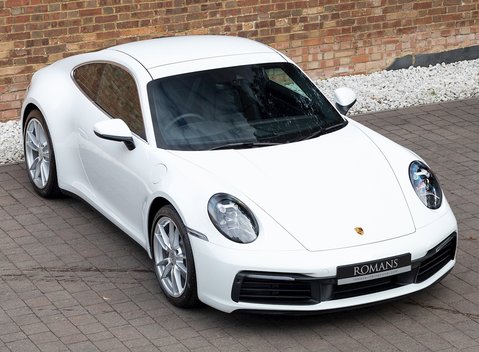Porsche 911 Carrera (992) 8