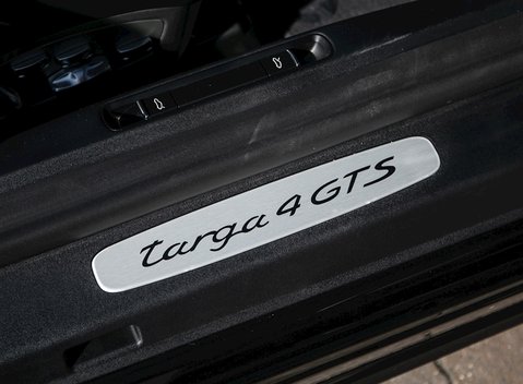 Porsche 911 (991.2) Targa 4 GTS 23