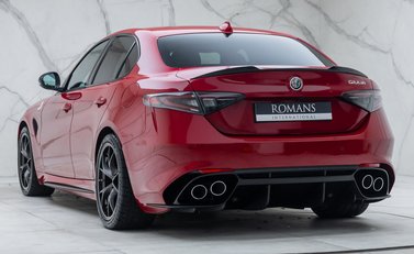 Alfa Romeo Giulia QUADRIFOGLIO 10