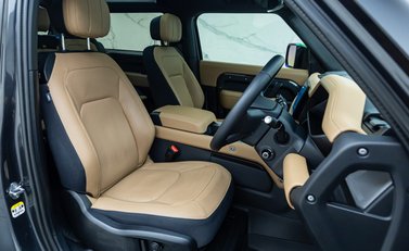 Land Rover Defender 90 D350 X-DYNAMIC HSE 17