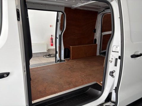 Citroen Dispatch e 1000 75kWh Enterprise Pro M Auto MWB 6dr (7.4kW Charger) 11
