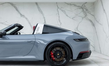 Porsche 911 Targa 4 GTS (992) 36