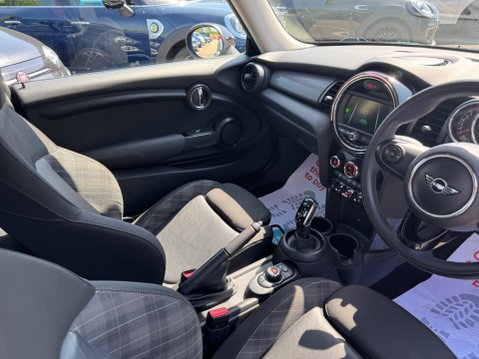 Mini Hatch COOPER AUTOMATIC 12