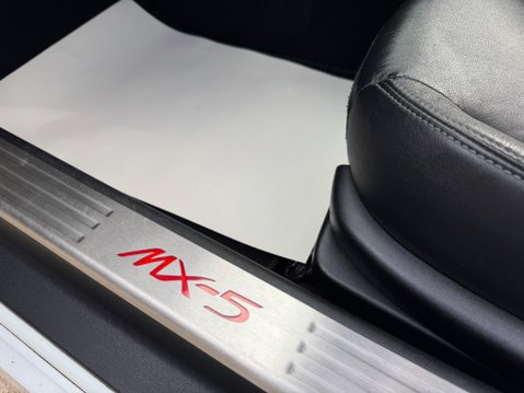 Mazda MX-5 2.0i Sport Tech Roadster Euro 5 2dr 30