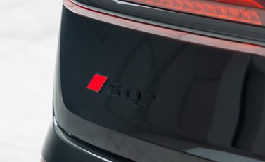 Audi SQ7 BLACK EDITION 33