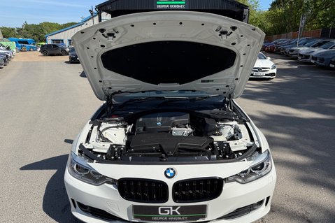 BMW 3 Series 320I SE TOURING AUTOMATIC -APPLE CAR PLAY -CAMERAS -XENONS -LOW MILEAGE 55