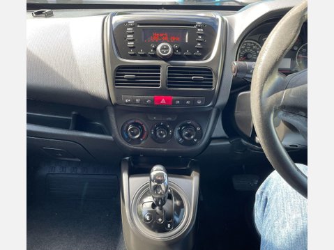 Fiat Doblo 1.6 JTD MultiJet 16v N1 SX Combi Van 4dr Diesel Comfort-Matic L1 (141 g/km, 29