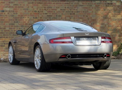 Aston Martin DB9 4