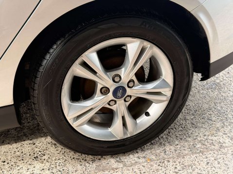 Ford Focus 1.6 Focus Zetec 105 5dr 17