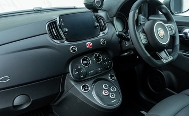 Abarth 695 Competizione 19