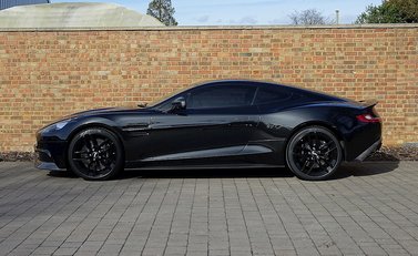 Aston Martin Vanquish Carbon Edition 10